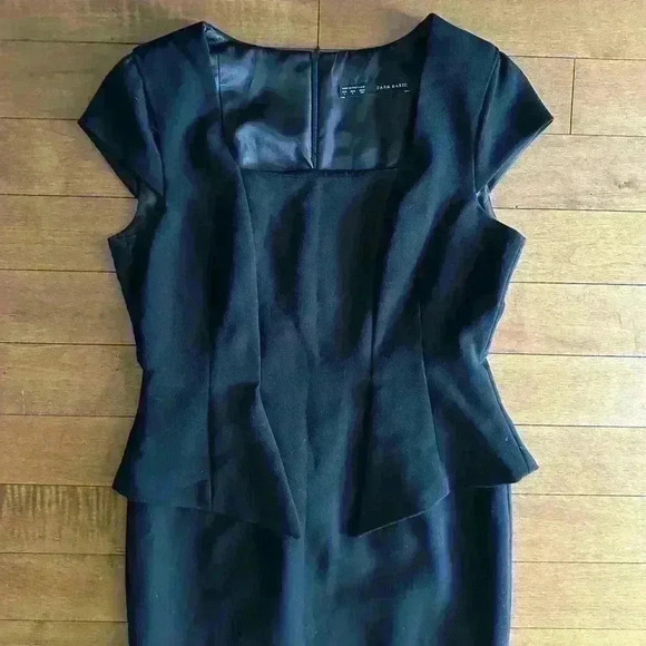 Zara Basic | Black structured peplum  dress size large* - Picture 2 of 3